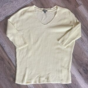 Express Women's V-Neck Sweater in Light Yellow 🎄